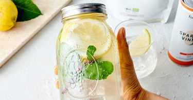 Infused Water mit Apfelessig