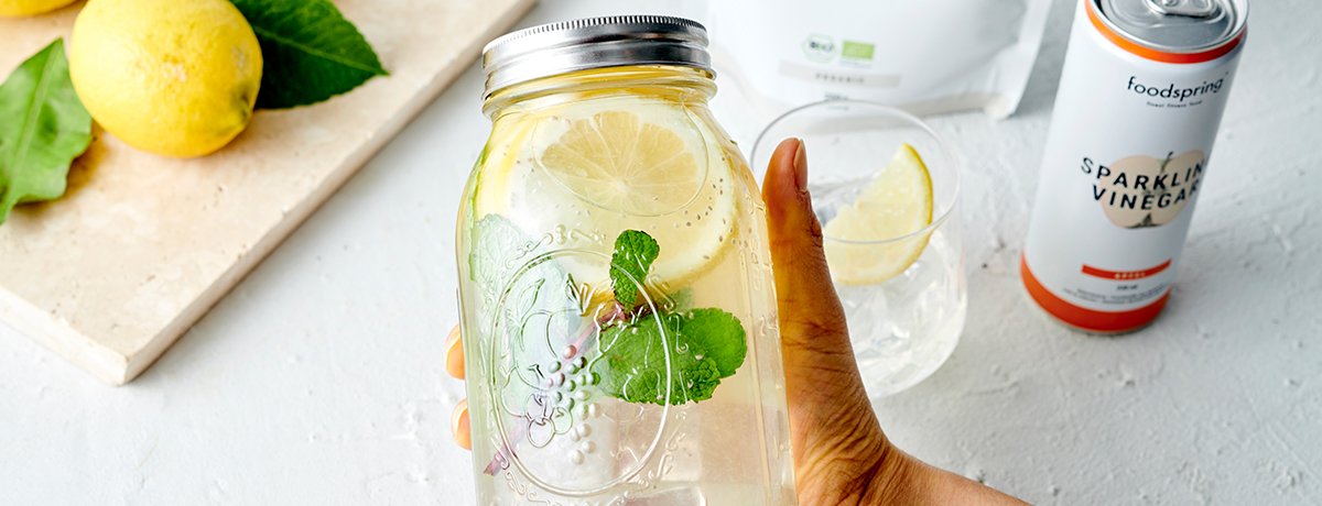 Infused Water mit Apfelessig