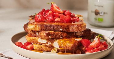 Mandel Protein French Toast mit Erdbeeren